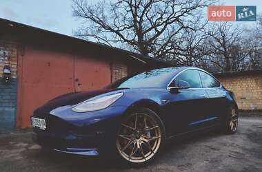Седан Tesla Model 3 2019 в 