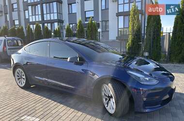 Седан Tesla Model 3 2022 в 