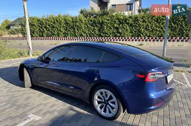 Седан Tesla Model 3 2022 в 