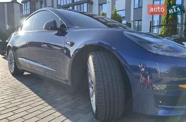 Седан Tesla Model 3 2022 в 