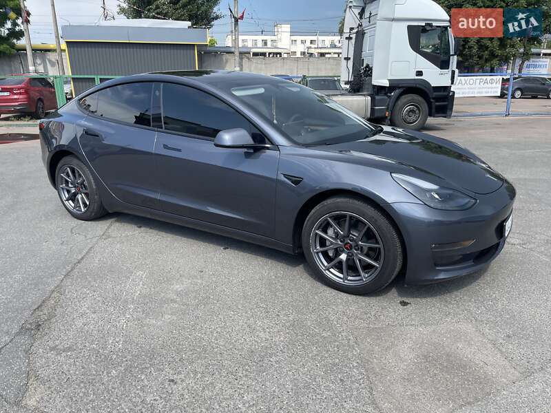 Седан Tesla Model 3 2023 в Киеве