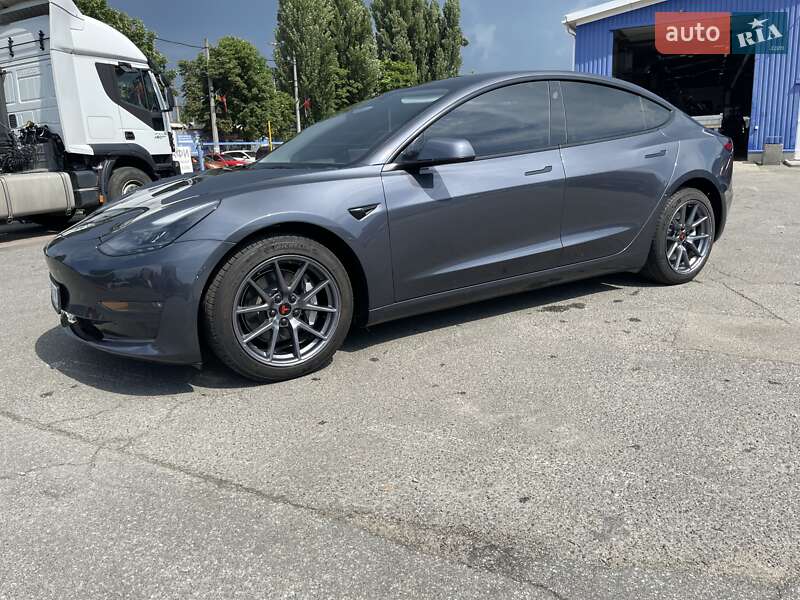 Седан Tesla Model 3 2023 в Киеве