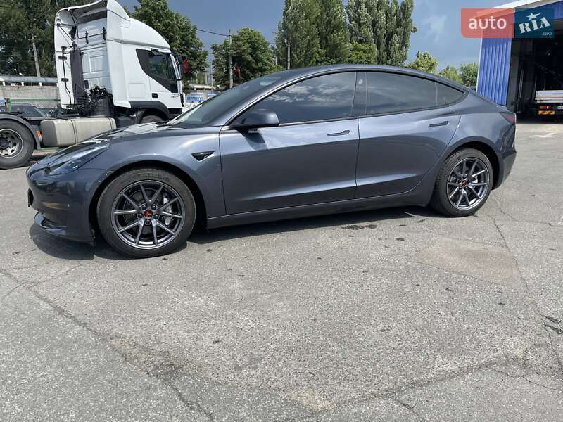 Седан Tesla Model 3 2023 в Киеве