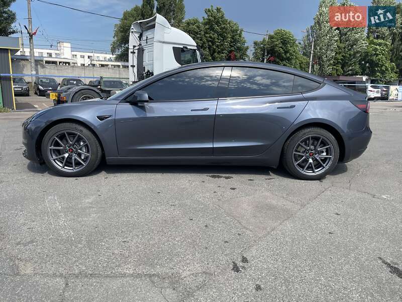 Седан Tesla Model 3 2023 в Киеве