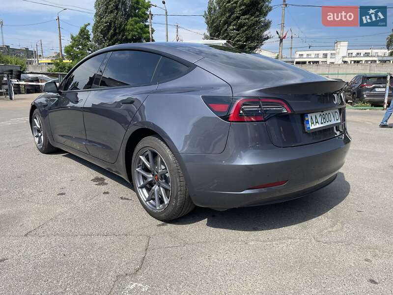 Седан Tesla Model 3 2023 в Киеве