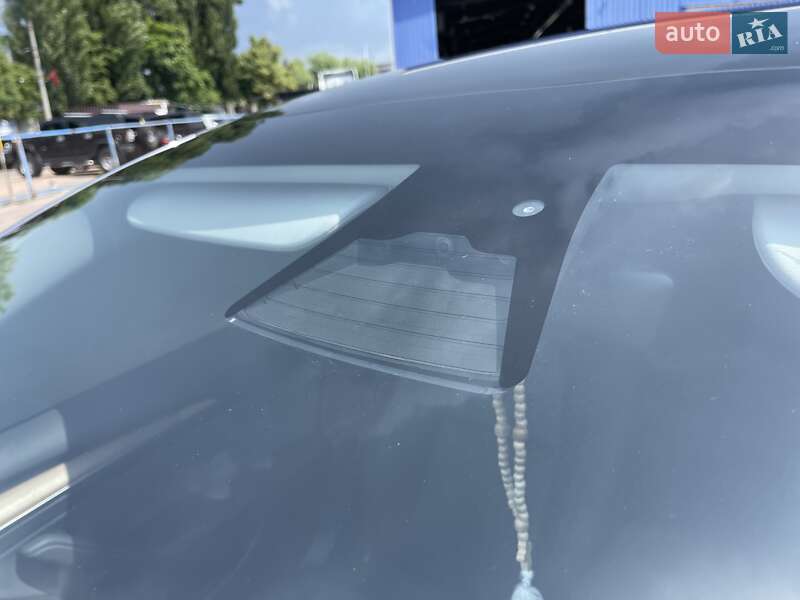 Седан Tesla Model 3 2023 в Киеве
