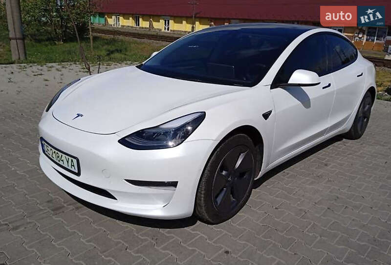 Седан Tesla Model 3 2022 в 
