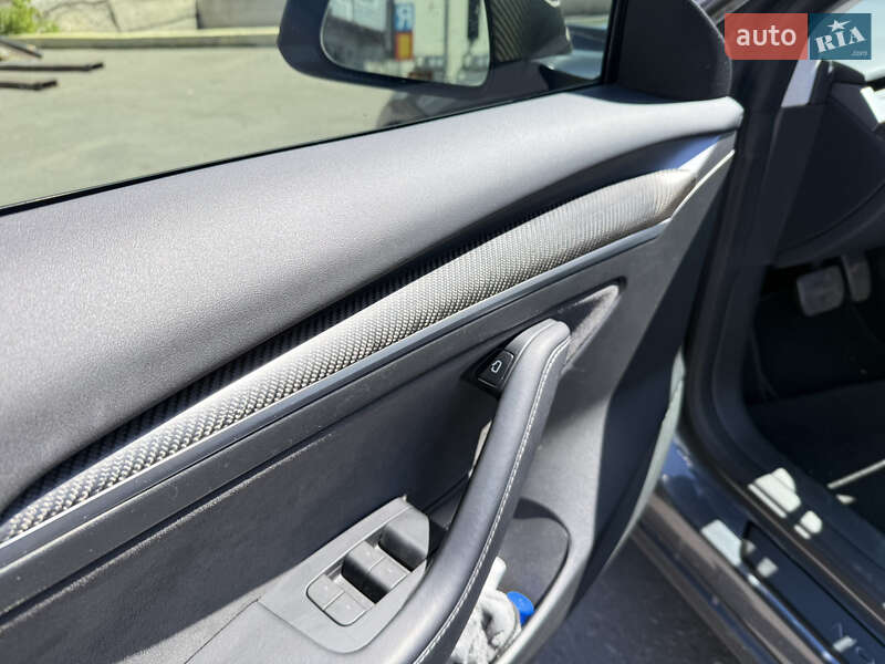 Седан Tesla Model 3 2023 в Ровно