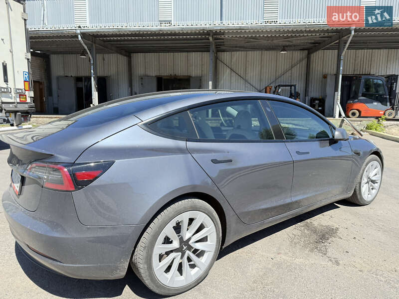 Седан Tesla Model 3 2023 в Ровно