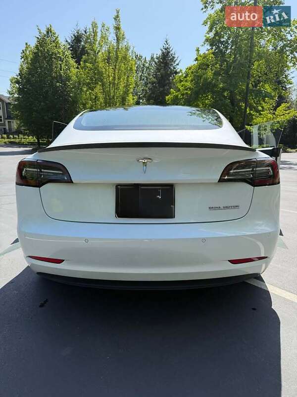 Седан Tesla Model 3 2020 в Луцке