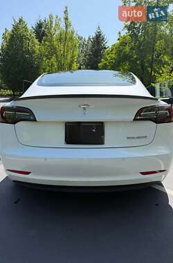 Седан Tesla Model 3 2020 в 