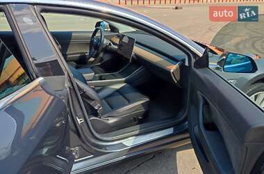 Седан Tesla Model 3 2019 в 