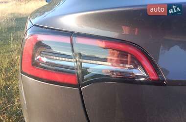 Седан Tesla Model 3 2019 в 