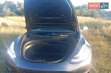 Седан Tesla Model 3 2019 в 