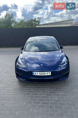 Седан Tesla Model 3 2022 в Березані