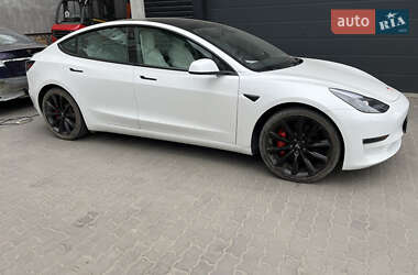 Седан Tesla Model 3 2021 в 