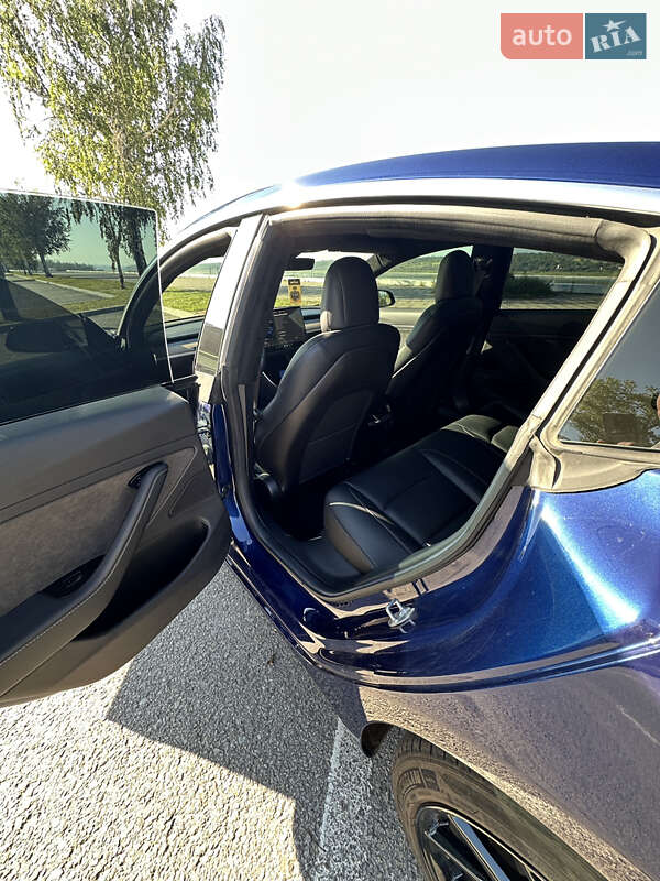 Седан Tesla Model 3 2018 в Запоріжжі