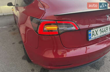 Седан Tesla Model 3 2022 в 