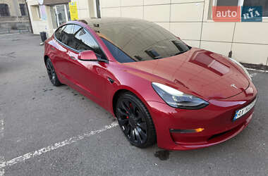 Седан Tesla Model 3 2022 в 