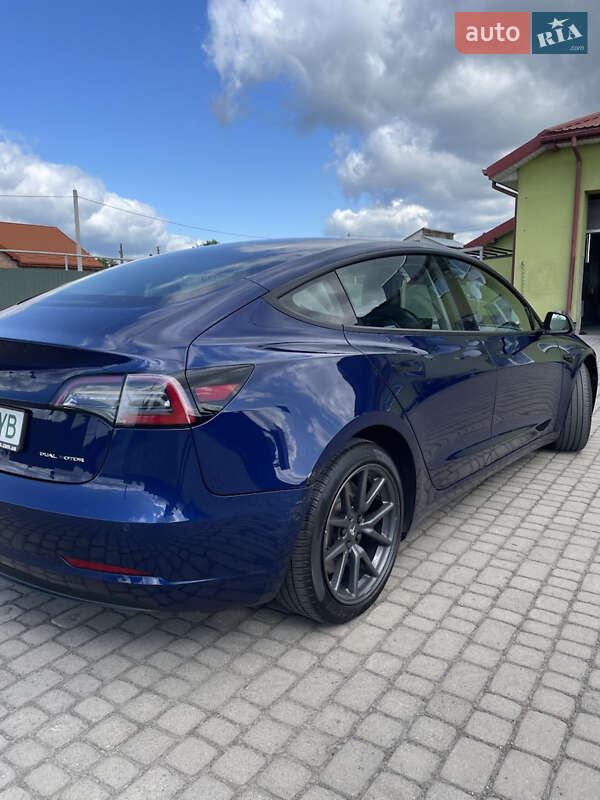 Седан Tesla Model 3 2018 в Львові
