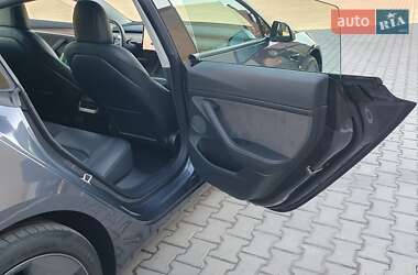 Седан Tesla Model 3 2022 в 