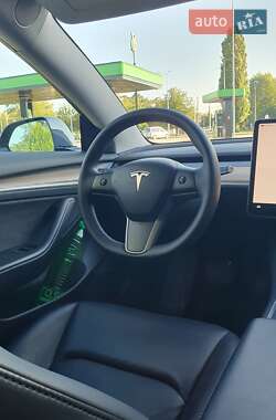 Седан Tesla Model 3 2022 в 