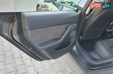 Седан Tesla Model 3 2022 в 
