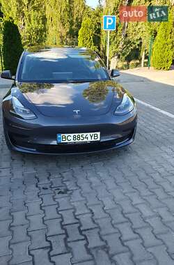 Седан Tesla Model 3 2022 в 