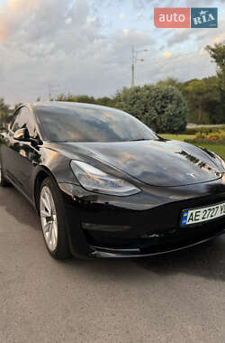 Седан Tesla Model 3 2022 в 