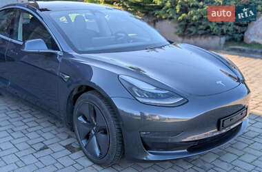 Седан Tesla Model 3 2019 в Львове
