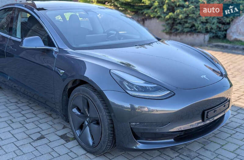 Седан Tesla Model 3 2019 в Львове