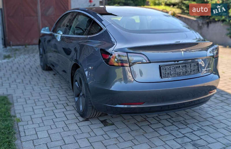 Седан Tesla Model 3 2019 в Львове