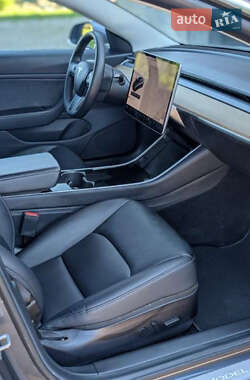 Седан Tesla Model 3 2019 в 