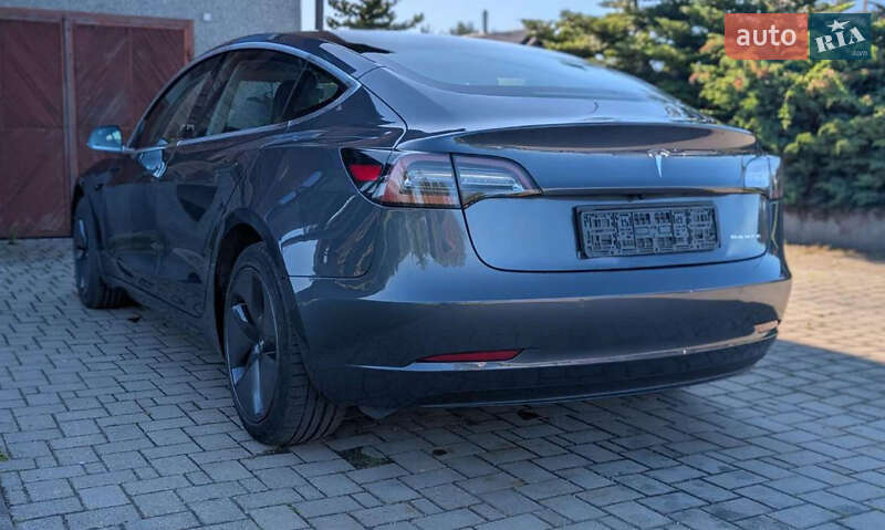 Седан Tesla Model 3 2019 в Львове