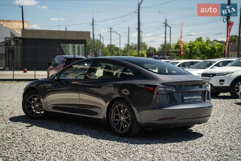 Седан Tesla Model 3 2022 в Черновцах