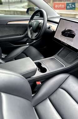 Седан Tesla Model 3 2022 в 