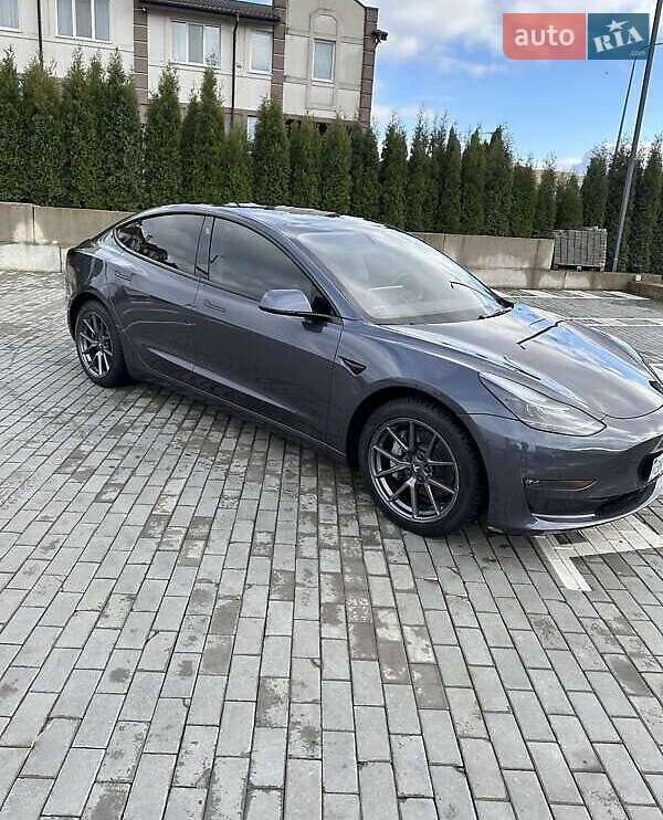 Tesla Model 3 2022
