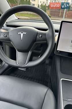 Седан Tesla Model 3 2022 в 
