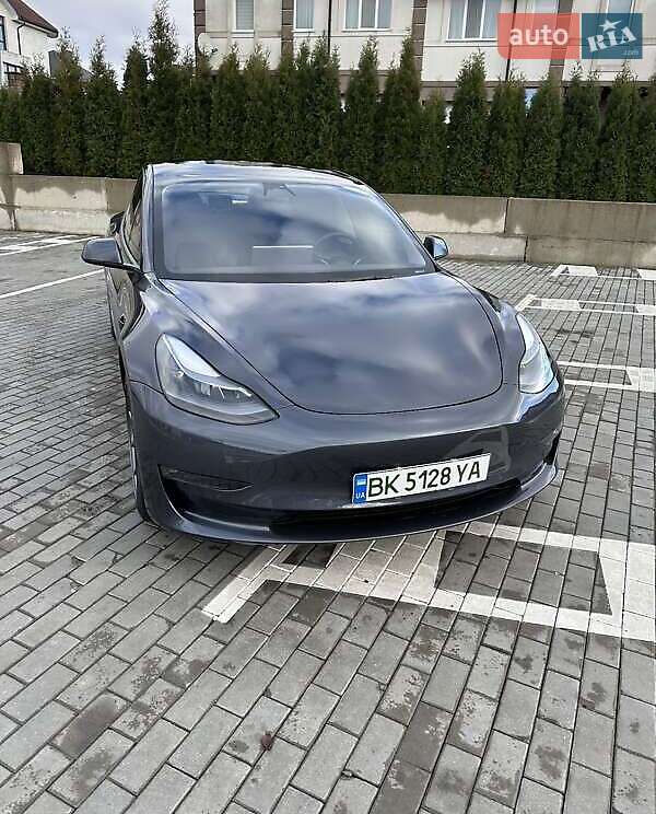 Седан Tesla Model 3 2022 в Львове