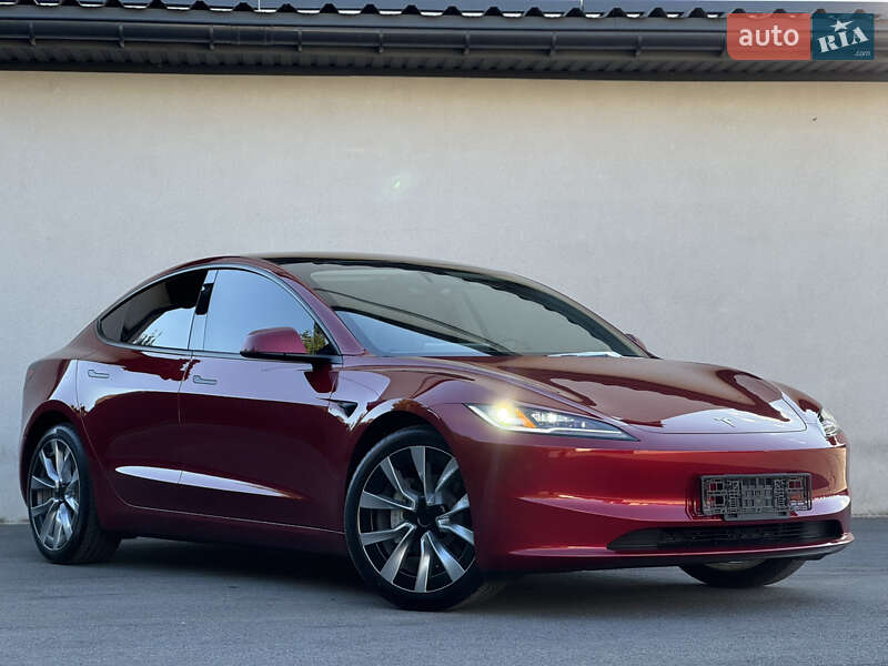 Седан Tesla Model 3 2024 в Виннице
