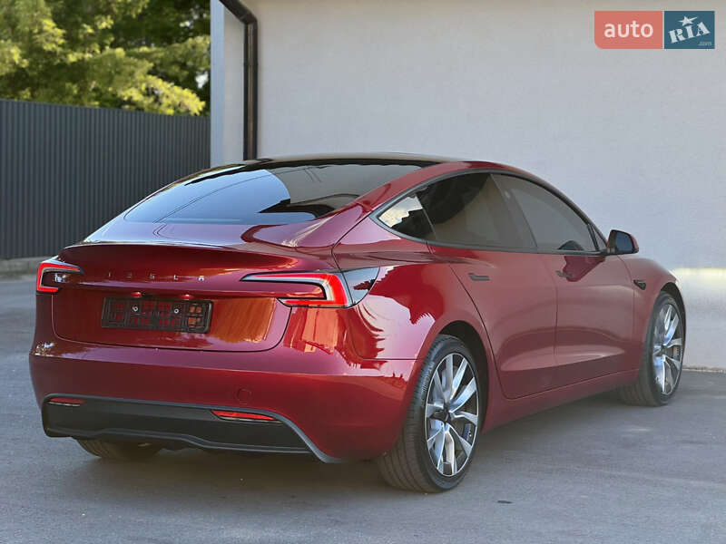 Седан Tesla Model 3 2024 в Виннице