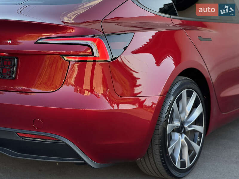 Седан Tesla Model 3 2024 в Виннице