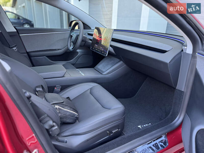Седан Tesla Model 3 2024 в Виннице