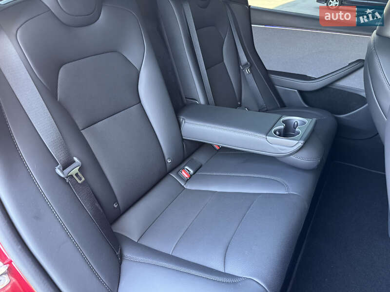 Седан Tesla Model 3 2024 в Виннице