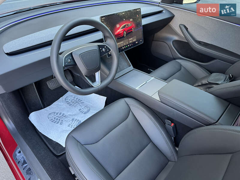Седан Tesla Model 3 2024 в Виннице