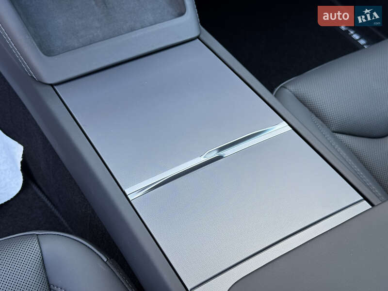 Седан Tesla Model 3 2024 в Виннице