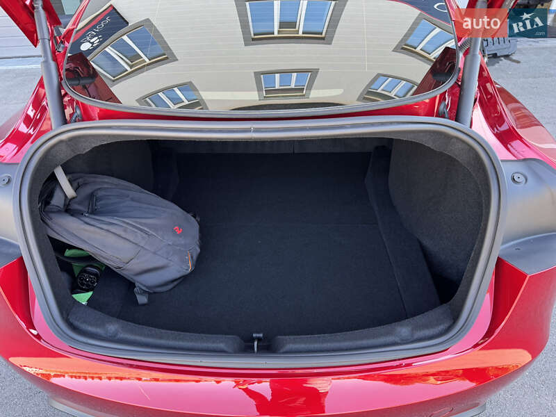 Седан Tesla Model 3 2024 в Виннице