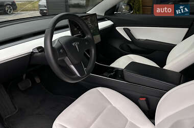 Седан Tesla Model 3 2019 в 