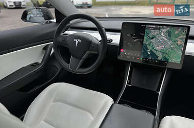 Седан Tesla Model 3 2019 в 