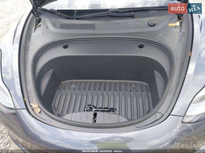 Седан Tesla Model 3 2021 в Киеве